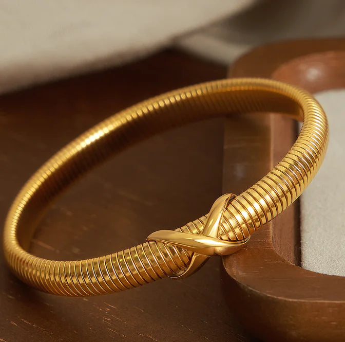Sculpted Knot Bracelet — Gold-Tone Modern Elegance