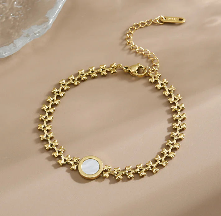 Retro Heart Bracelet — 18K Gold-Tone Titanium Steel