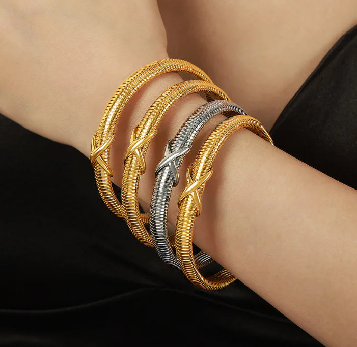 Sculpted Knot Bracelet — Gold-Tone Modern Elegance