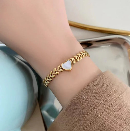 Retro Heart Bracelet — 18K Gold-Tone Titanium Steel