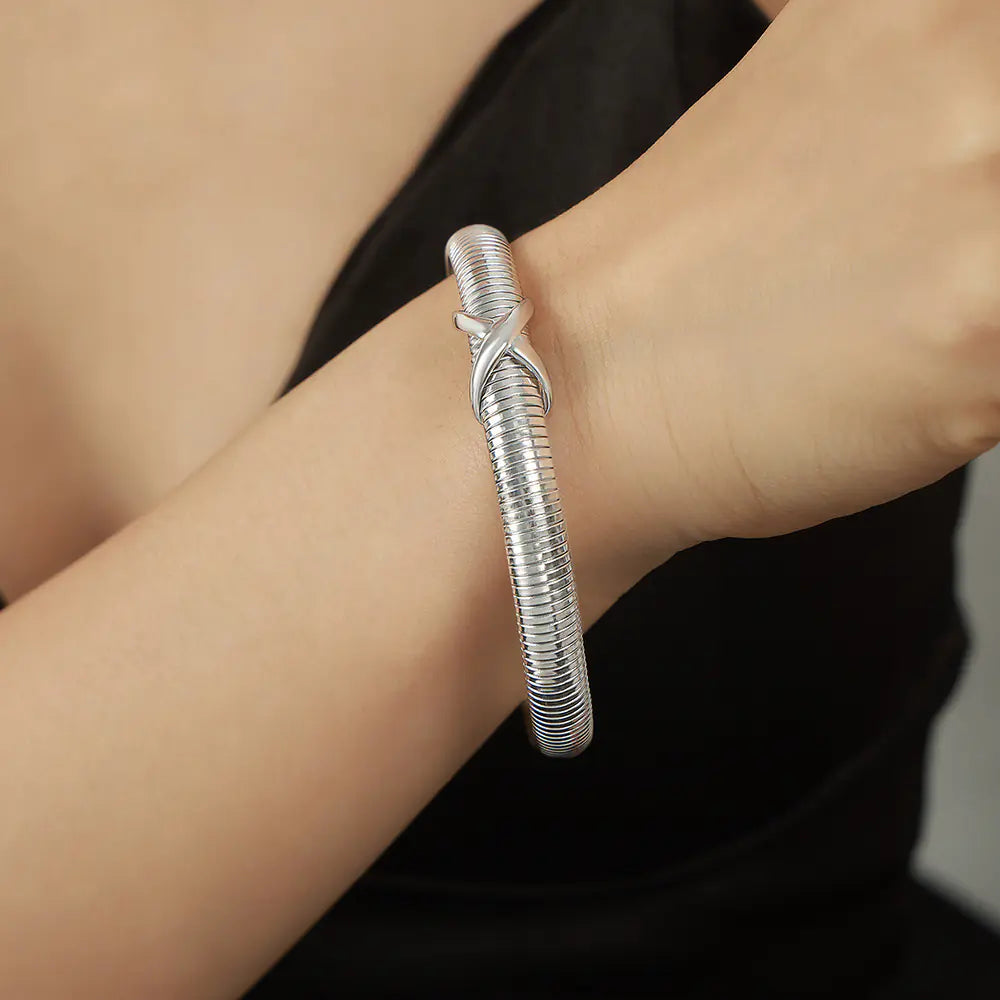 Sculpted Knot Bracelet — Gold-Tone Modern Elegance